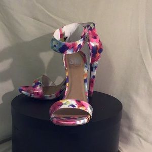 SM Floral Ankle buckle heels size 9